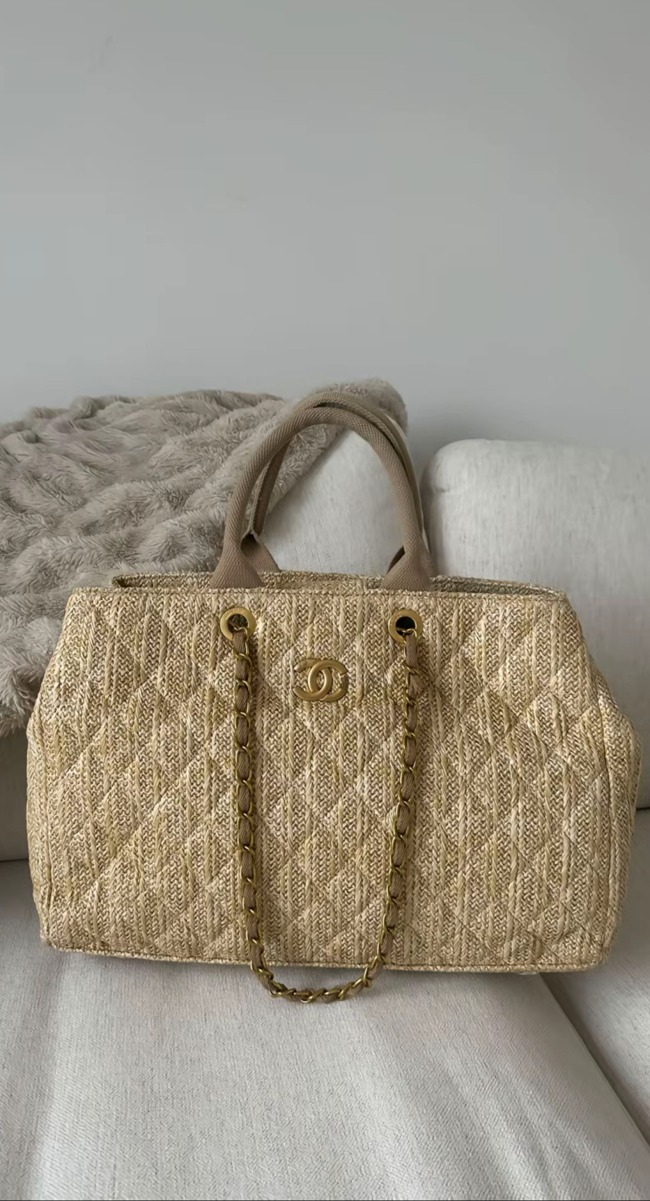 Chanel bag beige large