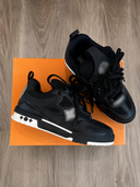 Skate black sneakers