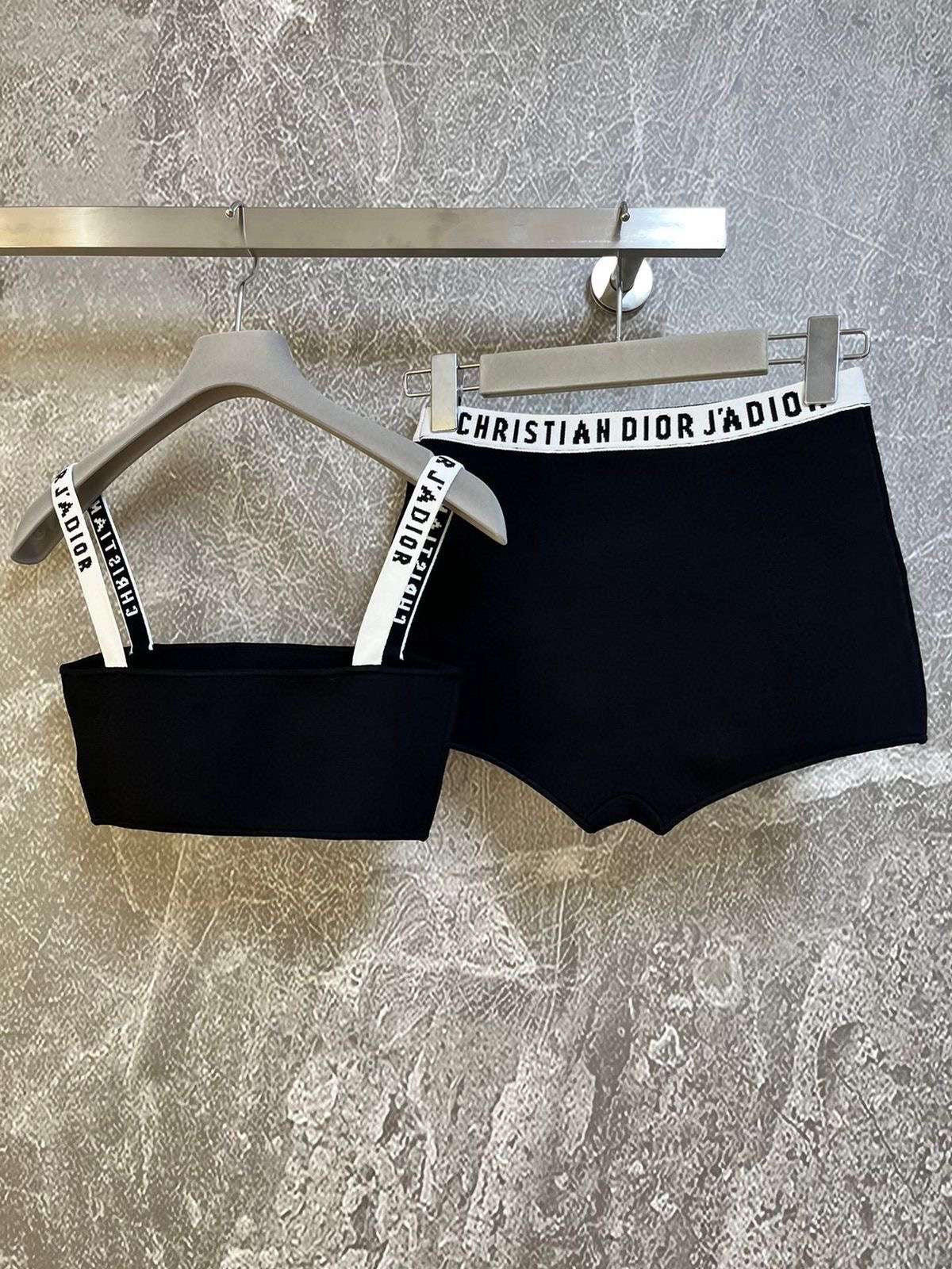 CD set short black and white